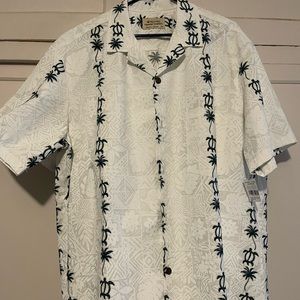 Royal Hawaiian brand bought from Hilo Hattie. Mens Hawaiian shirt